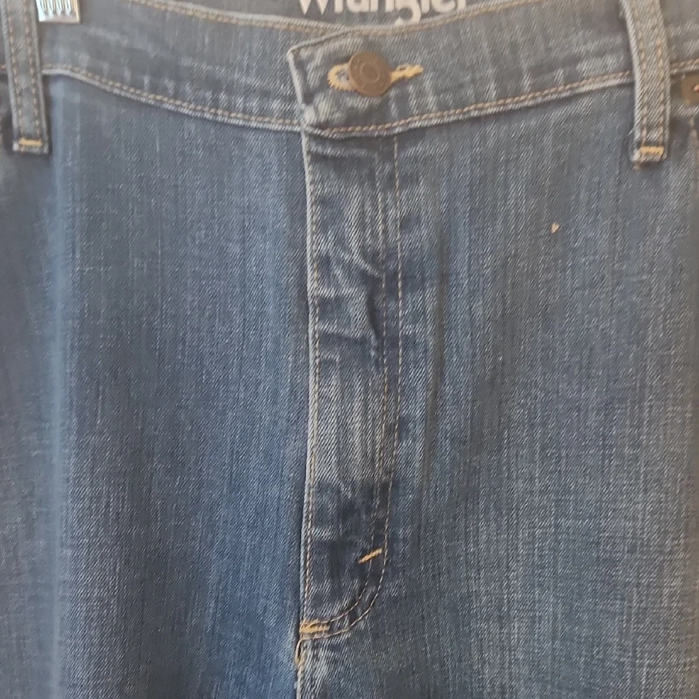 NWT Wrangler Men's Classic Medium Wash Blue Straight Fit Jeans Size 40x30